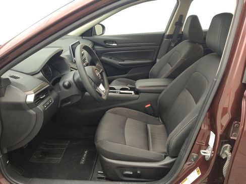 Used 2024 Nissan Altima 2.5 SV image 17