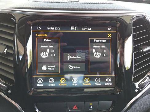 Used 2022 Jeep Cherokee Limited w/ Trailer Tow Group AWD/4WD image 7