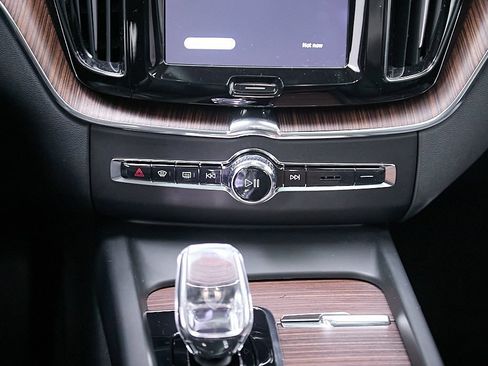 Certified 2023 Volvo XC60 B6 Ultimate w/ Protection Package Premier image 34