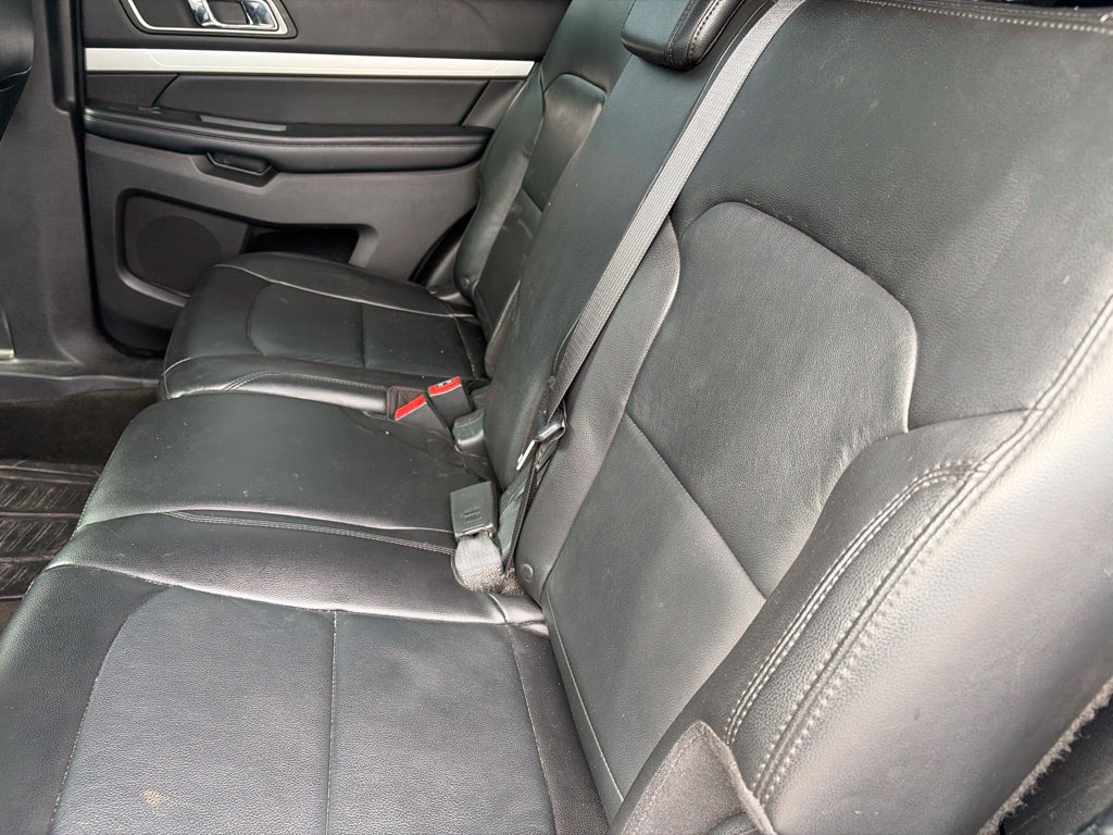 Used 2017 Ford Explorer XLT w/ Equipment Group 202A AWD/4WD image 10