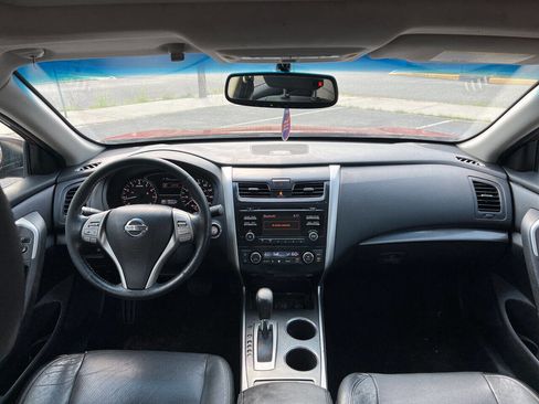 Used 2014 Nissan Altima 2.5 SL w/ Moonroof Package FWD image 8