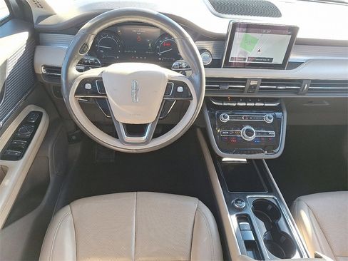 Used 2022 Lincoln Corsair AWD w/ Premium Package image 12