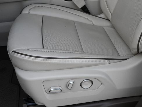 Used 2024 GMC Yukon XL Denali w/ Advanced Technology Package image 29