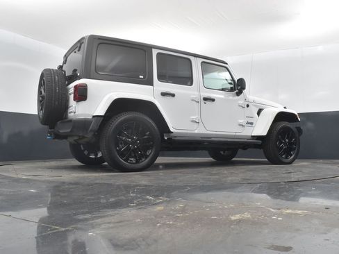 Used 2023 Jeep Wrangler Unlimited Sahara image 36