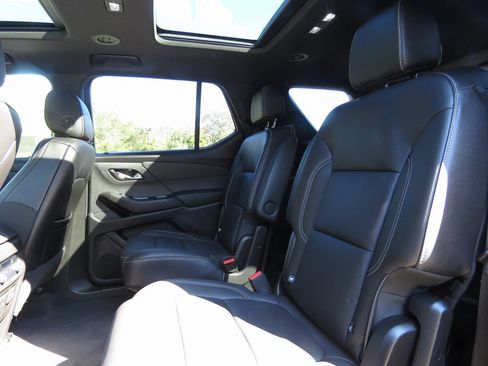 Used 2022 Chevrolet Traverse LT w/ LT Premium Package image 22