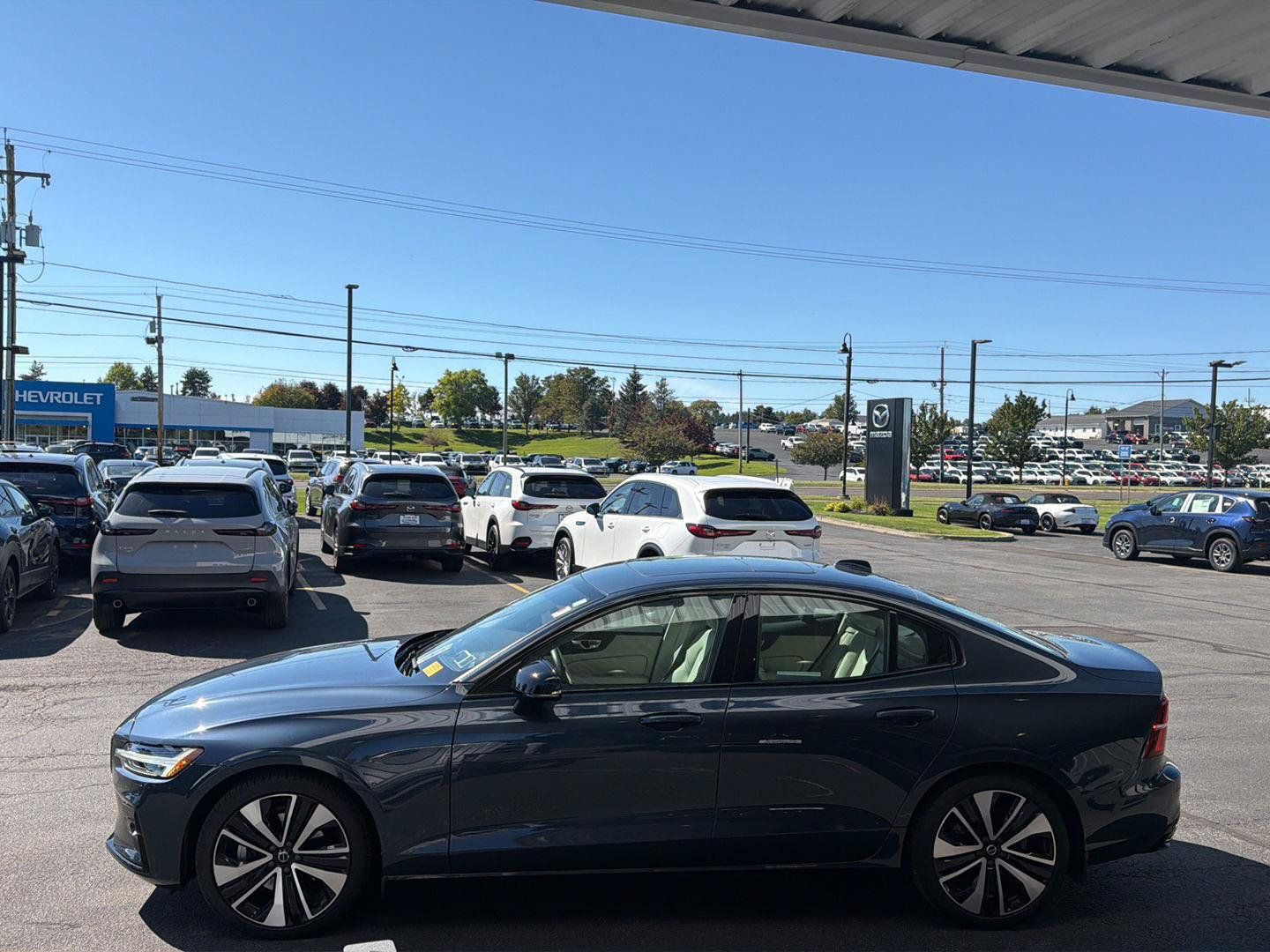Used 2022 Volvo S60 B5 Momentum w/ Premium Package AWD/4WD image 4
