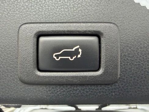Used 2019 Subaru Ascent Premium AWD/4WD image 23
