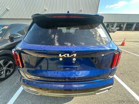 Used 2023 Kia Sorento S w/ Panoramic Sunroof Package FWD image 4