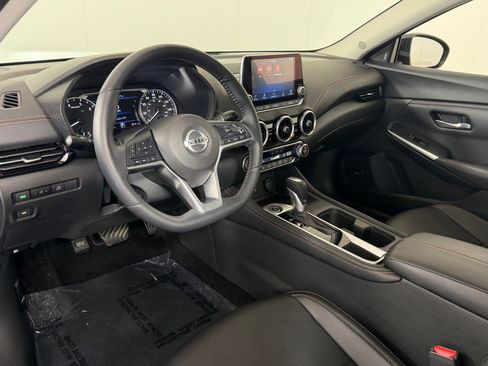 Used 2023 Nissan Sentra SR w/ SR Premium Package FWD image 4