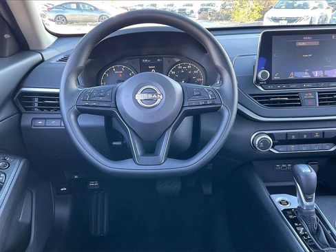 Used 2025 Nissan Altima 2.5 S image 5