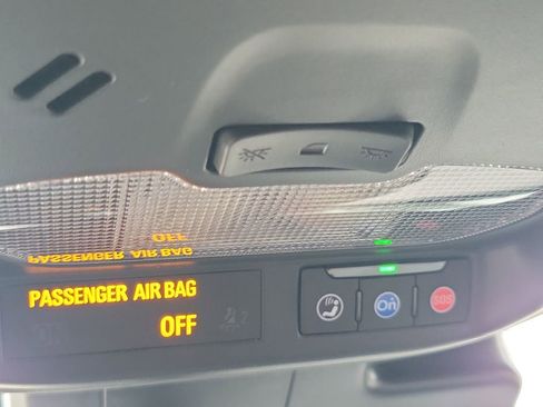 Used 2025 Chevrolet Trax RS image 23