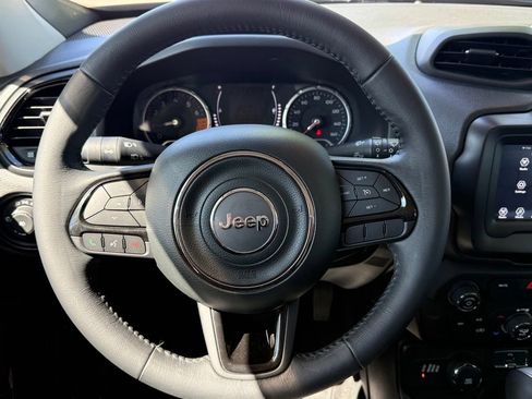 Used 2020 Jeep Renegade Altitude AWD/4WD image 16