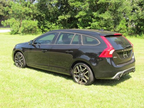Used 2018 Volvo V60 T5 Dynamic w/ Vision Package image 4