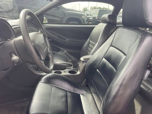 Used 2001 Ford Mustang GT RWD image 2