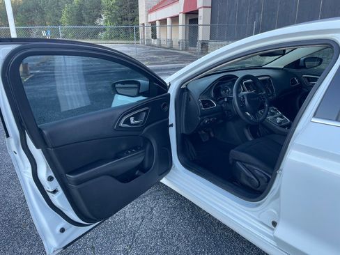 Used 2016 Chrysler 200 Limited image 14