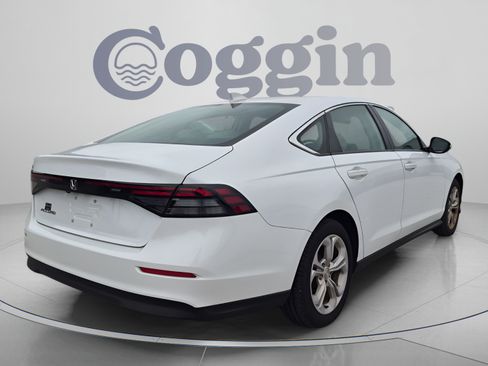 Certified 2025 Honda Accord LX image 6