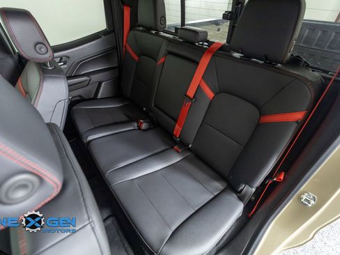Used 2024 Chevrolet Colorado Z71 w/ Z71 Convenience Package 2 AWD/4WD image 31