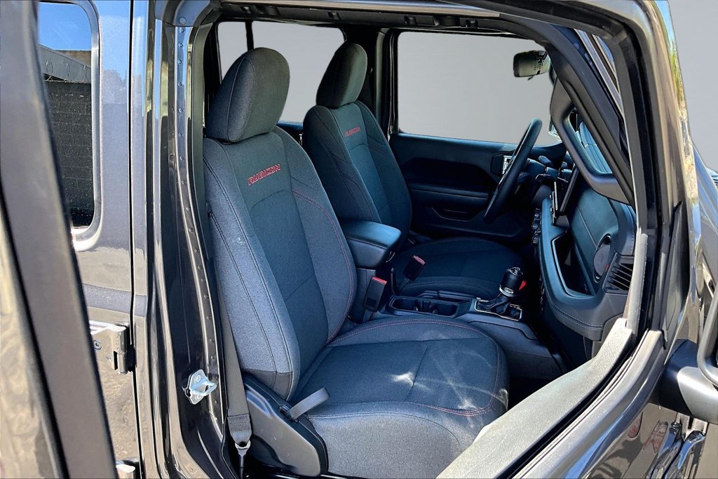 Used 2025 Jeep Wrangler Unlimited Rubicon w/ Convenience Group AWD/4WD image 16