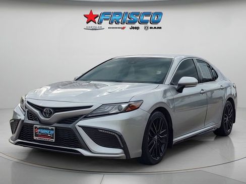 Used 2022 Toyota Camry XSE image 3