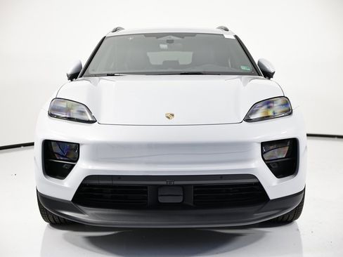 New 2025 Porsche Macan Electric image 10