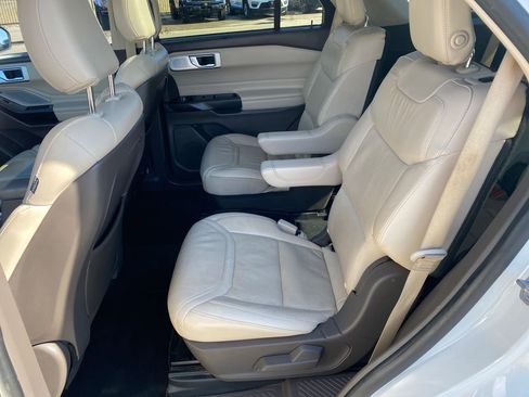 Used 2020 Ford Explorer Platinum w/ Premium Technology Package image 25