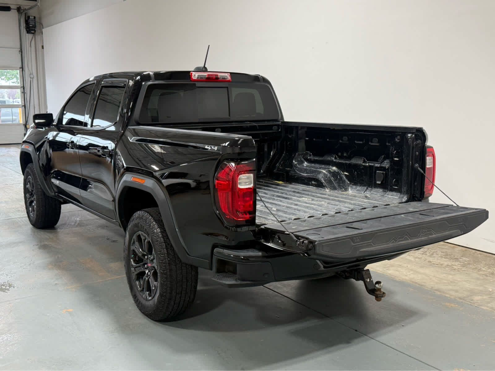 Used 2024 GMC Canyon Elevation w/ Convenience Package AWD/4WD image 4