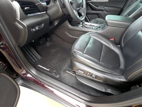 Used 2022 Chevrolet Traverse LT image 12