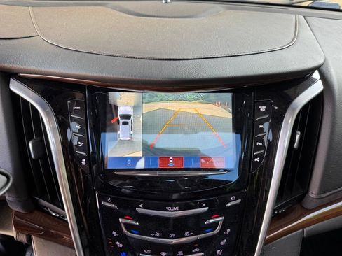 Used 2020 Cadillac Escalade Luxury AWD/4WD image 15
