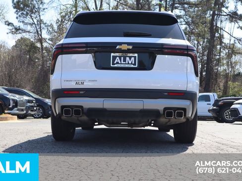 Used 2025 Chevrolet Traverse LT image 6