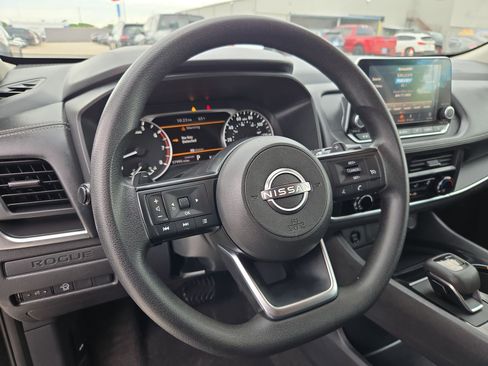 Used 2024 Nissan Rogue S image 17