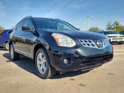 Used 2011 Nissan Rogue SV image 2