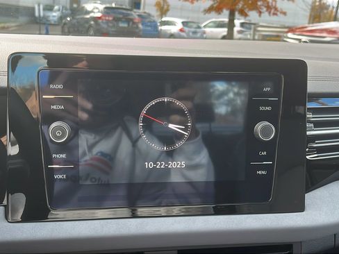 Used 2025 Volkswagen Jetta SE image 17