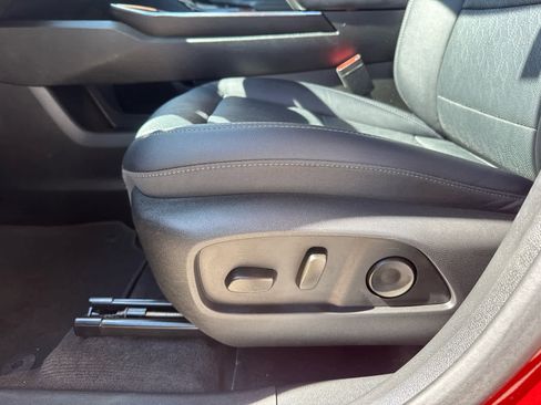 Used 2025 Chevrolet Equinox LT w/ Convenience Package II image 12