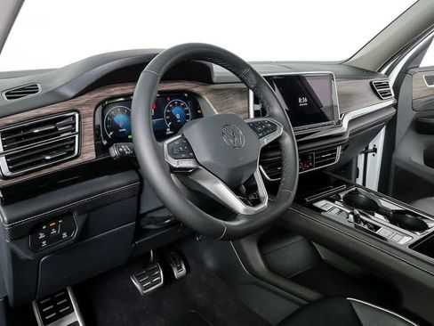 Certified 2025 Volkswagen Atlas SEL Premium R-Line image 7