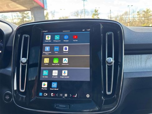 Used 2024 Volvo XC40 B5 Plus w/ Climate Package image 24