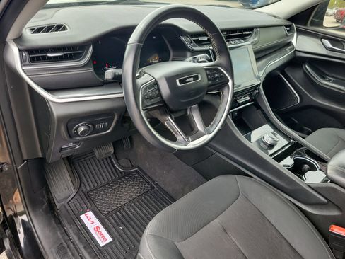 Used 2021 Jeep Grand Cherokee L Laredo w/ Luxury Tech Group I image 3