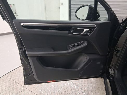Used 2024 Porsche Macan image 14