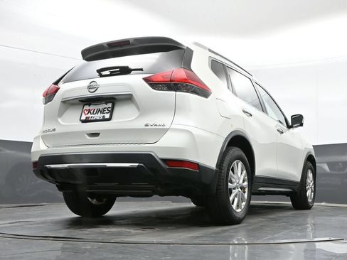 Used 2017 Nissan Rogue SV w/ SV Premium Package AWD/4WD image 30