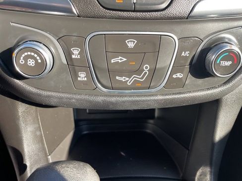 Used 2022 Chevrolet Equinox LT image 26