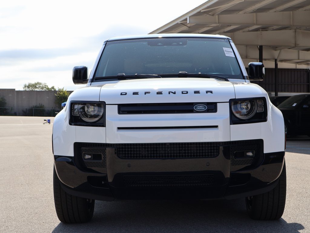 Used 2025 Land Rover Defender 130 V8 AWD/4WD image 2