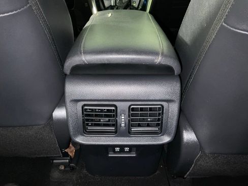 Used 2022 Toyota Venza XLE AWD/4WD image 17
