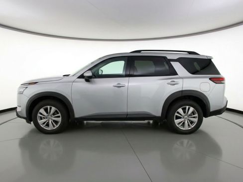 Used 2025 Nissan Pathfinder SV image 5