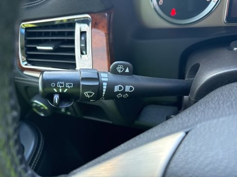 Used 2012 Cadillac Escalade Platinum image 29