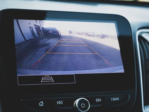 Used 2022 Chevrolet Malibu LT image 3