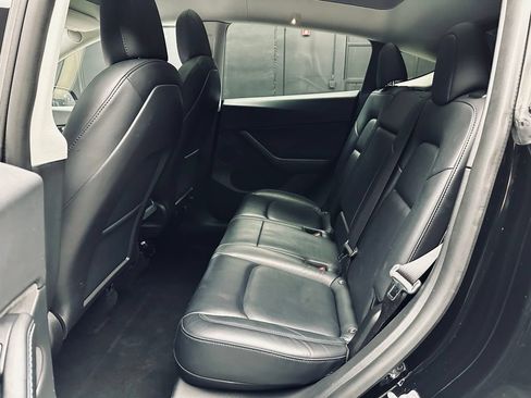 Used 2021 Tesla Model Y Long Range AWD/4WD image 23