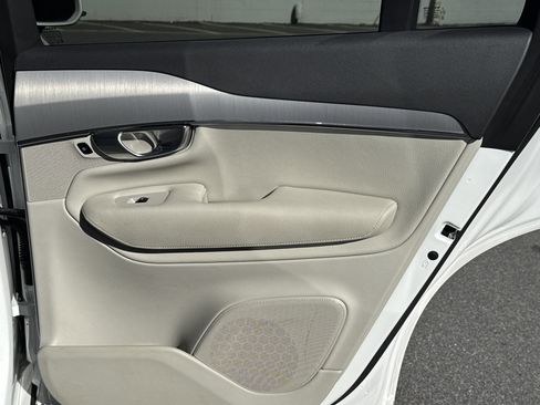 Used 2022 Volvo XC90 T5 Momentum w/ Climate Package image 22