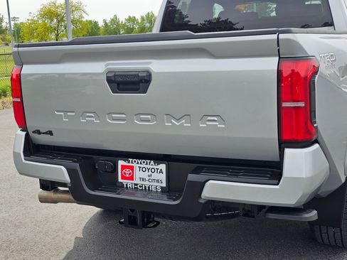 Used 2024 Toyota Tacoma TRD Sport AWD/4WD image 13