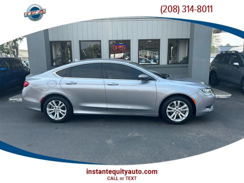 Used 2016 Chrysler 200 Limited w/ Convenience Group image 1