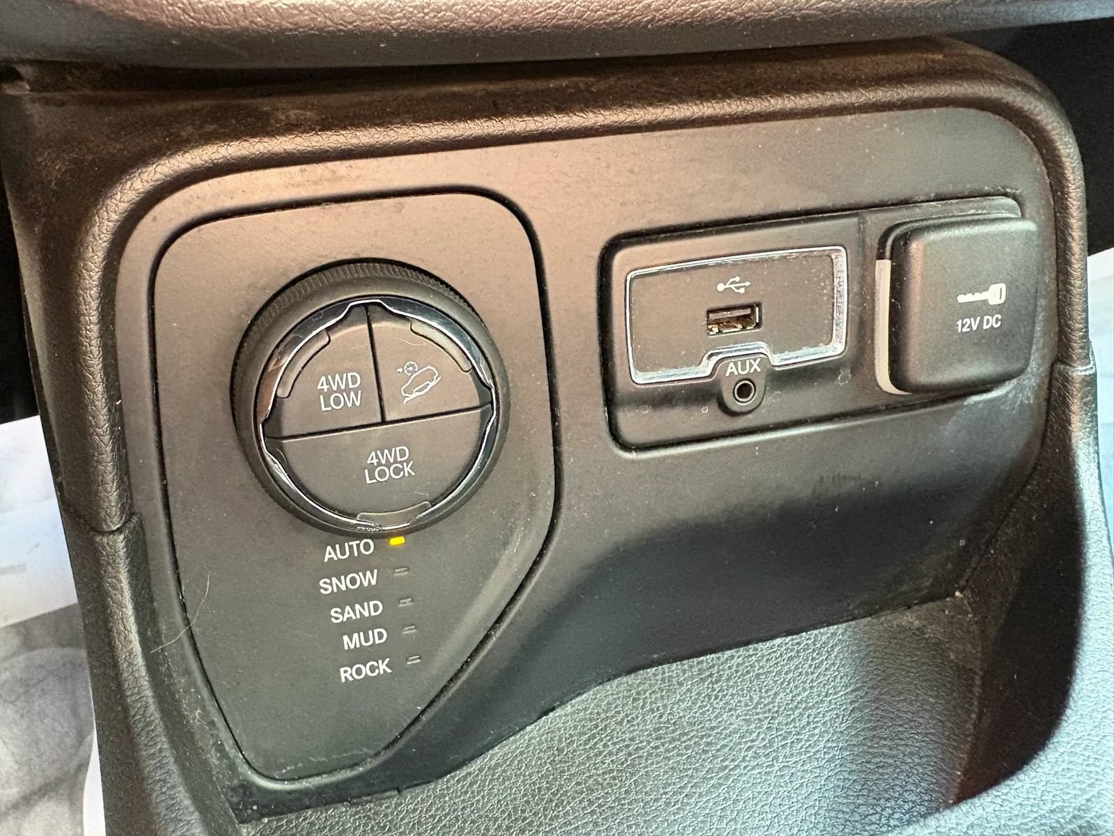 Used 2017 Jeep Renegade Trailhawk AWD/4WD image 16