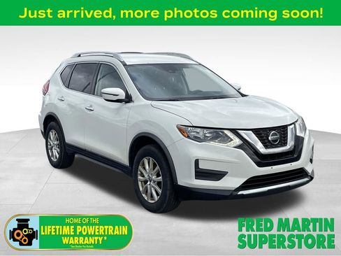Used 2020 Nissan Rogue SV image 1